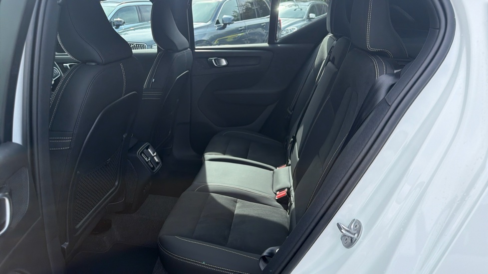 Volvo XC40 2.0 B3P Plus Dark 5dr Auto Petrol Estate - Image 33