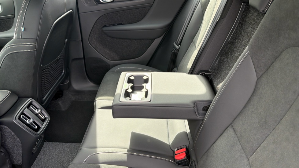 Volvo XC40 2.0 B3P Plus Dark 5dr Auto Petrol Estate - Image 34