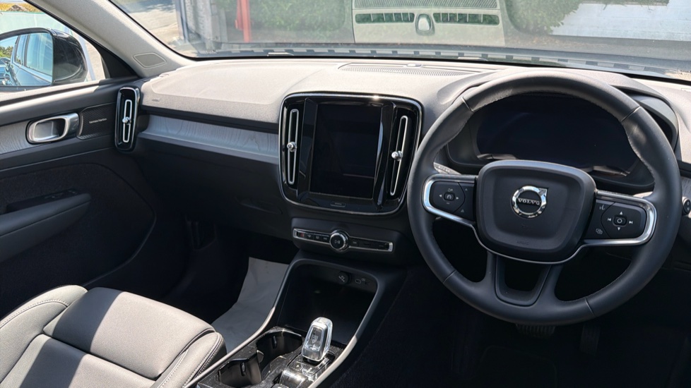 Volvo XC40 2.0 B3P Plus Dark 5dr Auto Petrol Estate - Image 4