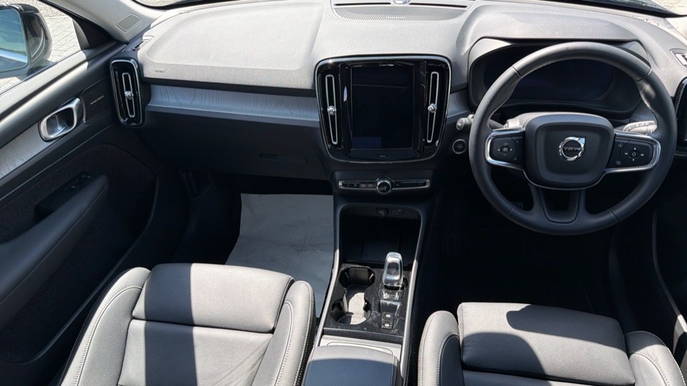 Volvo XC40 2.0 B3P Plus Dark 5dr Auto Petrol Estate - Image 5