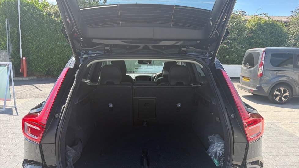 Volvo XC40 2.0 B3P Plus Dark 5dr Auto Petrol Estate - Image 13