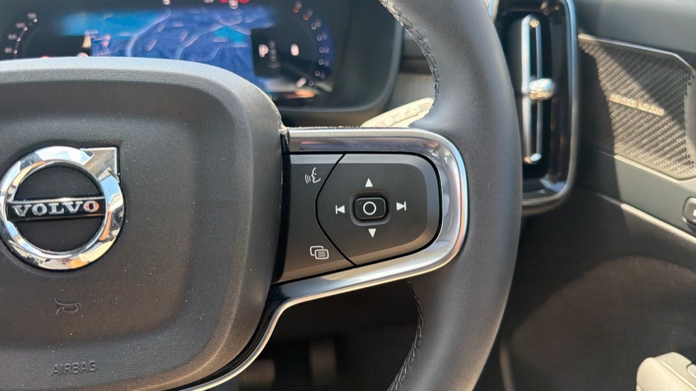 Volvo XC40 2.0 B3P Plus Dark 5dr Auto Petrol Estate - Image 21