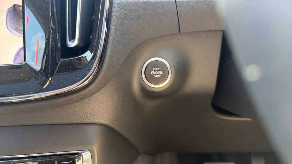 Volvo XC40 2.0 B3P Plus Dark 5dr Auto Petrol Estate - Image 26