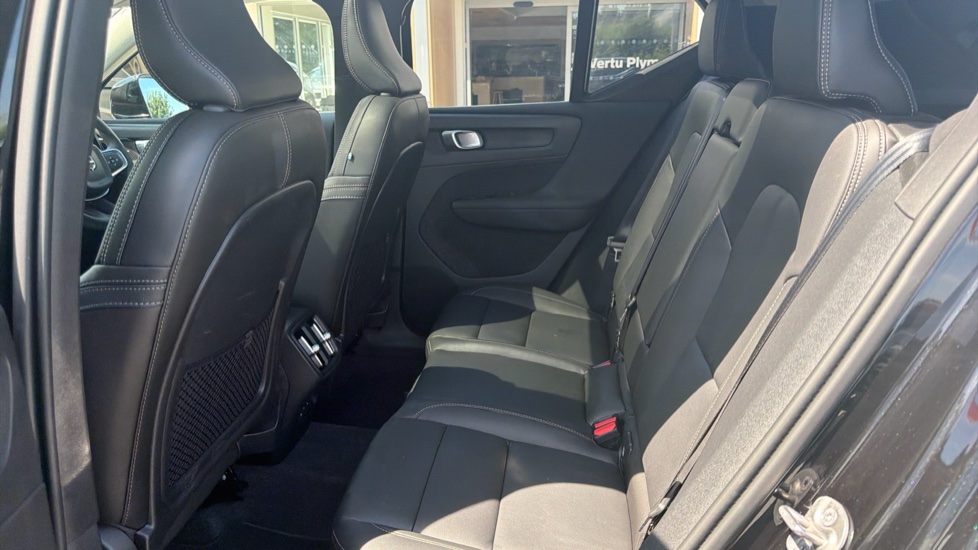 Volvo XC40 2.0 B3P Plus Dark 5dr Auto Petrol Estate - Image 32