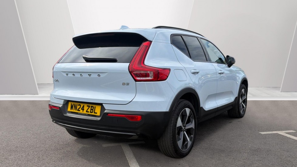 Volvo XC40 2.0 B3P Ultimate Dark 5dr Auto Petrol Estate - Image 2