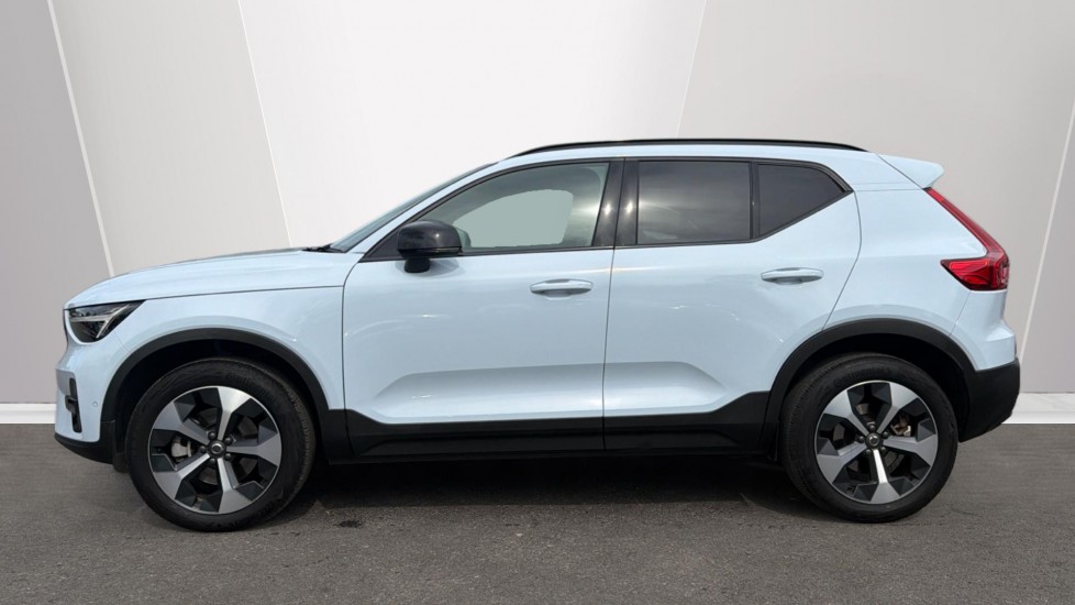 Volvo XC40 2.0 B3P Ultimate Dark 5dr Auto Petrol Estate - Image 3