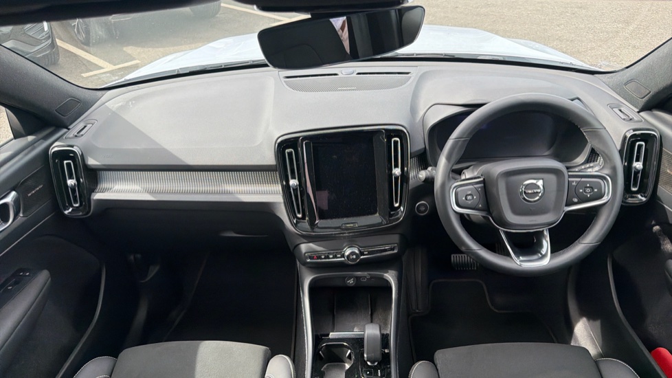 Volvo XC40 2.0 B3P Ultimate Dark 5dr Auto Petrol Estate - Image 5