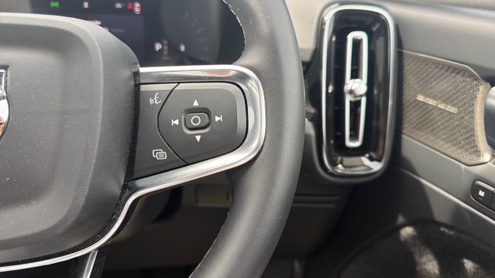Volvo XC40 2.0 B3P Ultimate Dark 5dr Auto Petrol Estate - Image 22