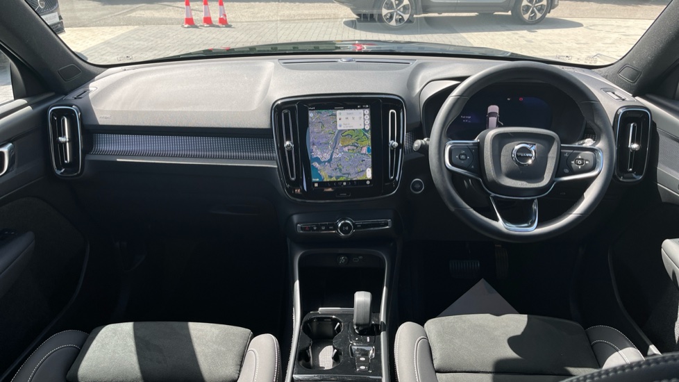 Volvo XC40 2.0 B4P Plus Dark 5dr Auto Petrol Estate - Image 5