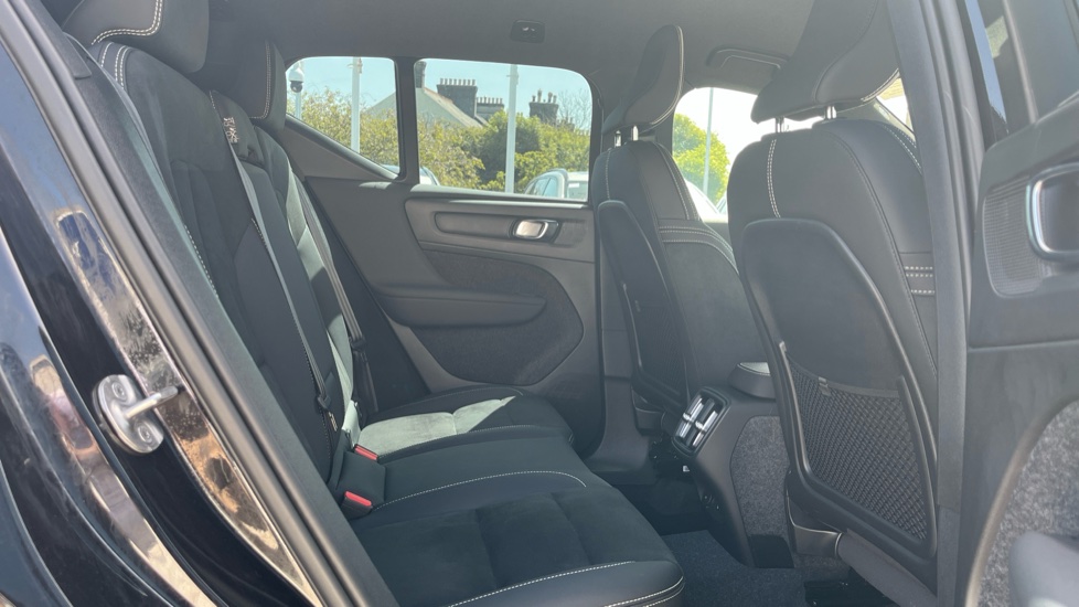 Volvo XC40 2.0 B4P Plus Dark 5dr Auto Petrol Estate - Image 6