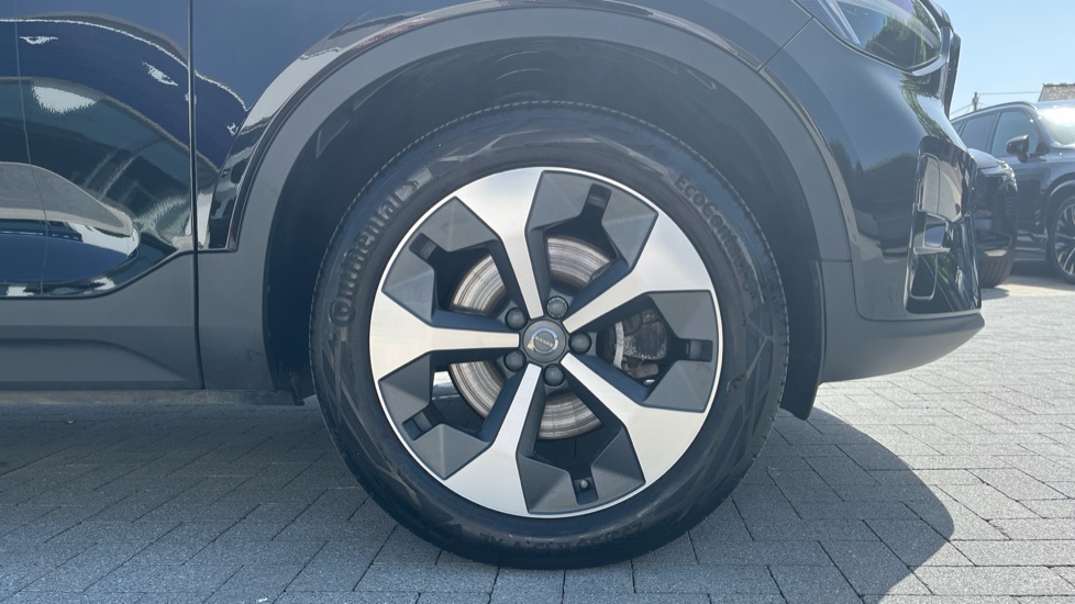 Volvo XC40 2.0 B4P Plus Dark 5dr Auto Petrol Estate - Image 9