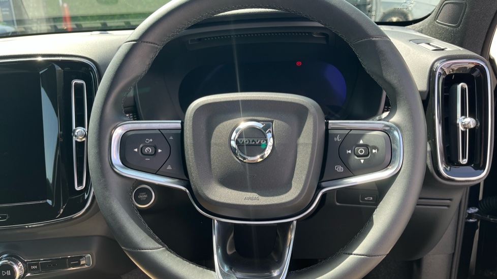 Volvo XC40 2.0 B4P Plus Dark 5dr Auto Petrol Estate - Image 10