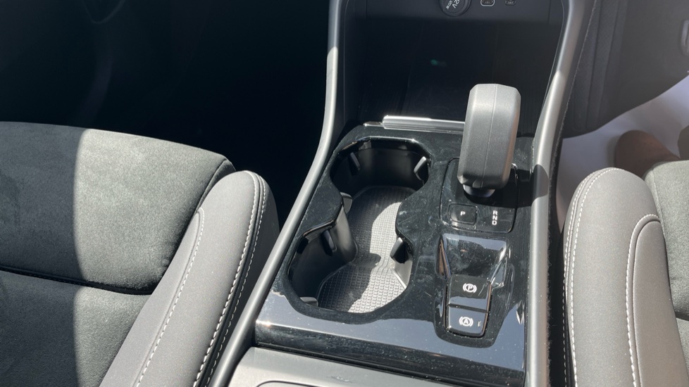 Volvo XC40 2.0 B4P Plus Dark 5dr Auto Petrol Estate - Image 23