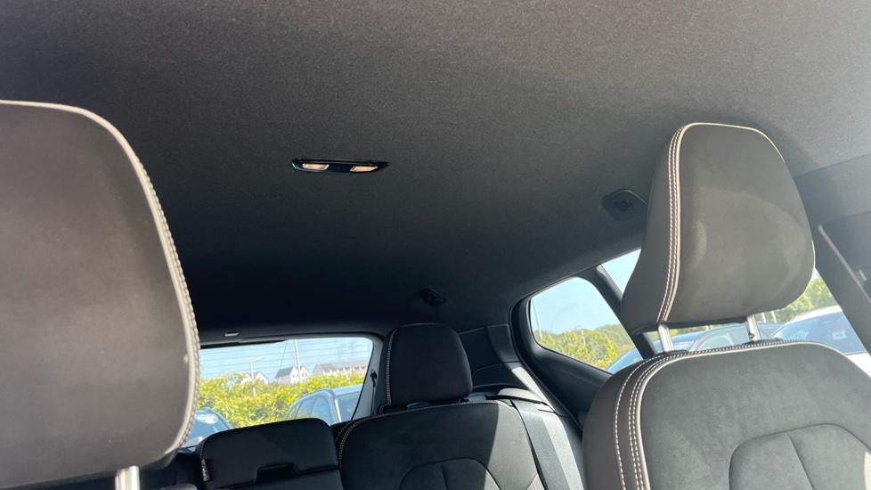 Volvo XC40 2.0 B4P Plus Dark 5dr Auto Petrol Estate - Image 28