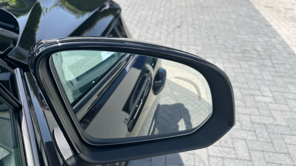 Volvo XC40 2.0 B4P Plus Dark 5dr Auto Petrol Estate - Image 29