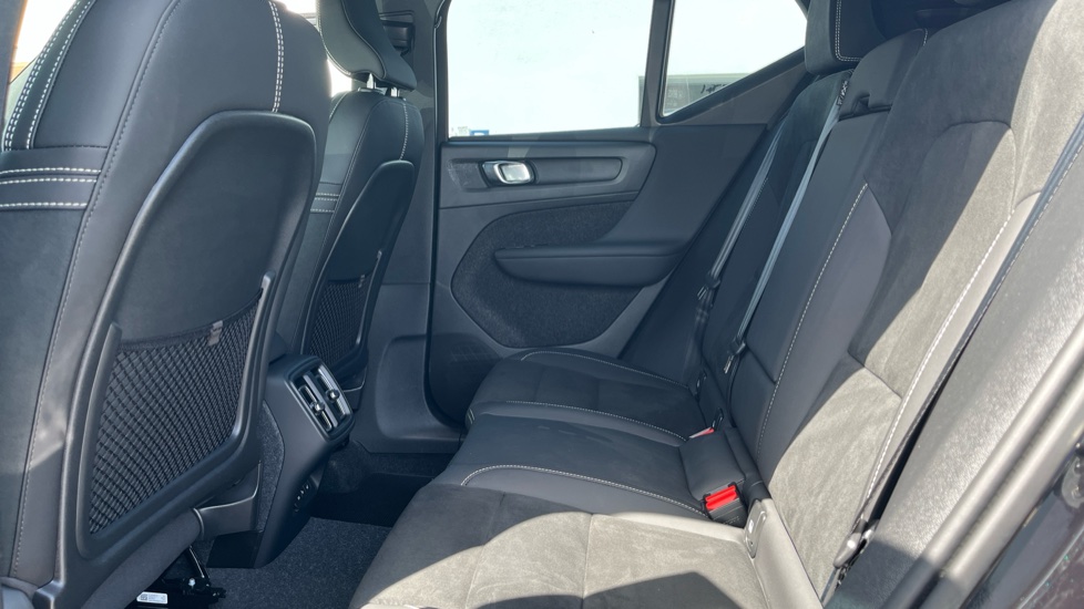 Volvo XC40 2.0 B4P Plus Dark 5dr Auto Petrol Estate - Image 30