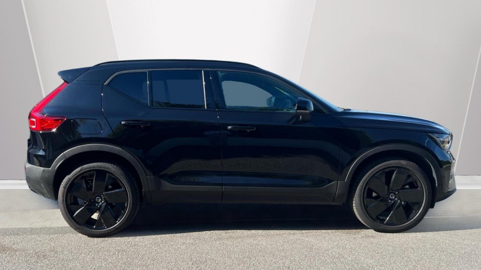 Volvo XC40 2.0 B4P Plus Pro Black Edition 5dr Auto Petrol Estate - Image 3