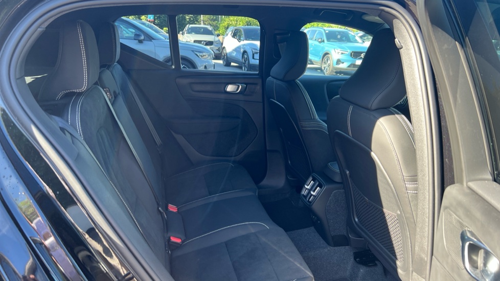 Volvo XC40 2.0 B4P Plus Pro Black Edition 5dr Auto Petrol Estate - Image 6
