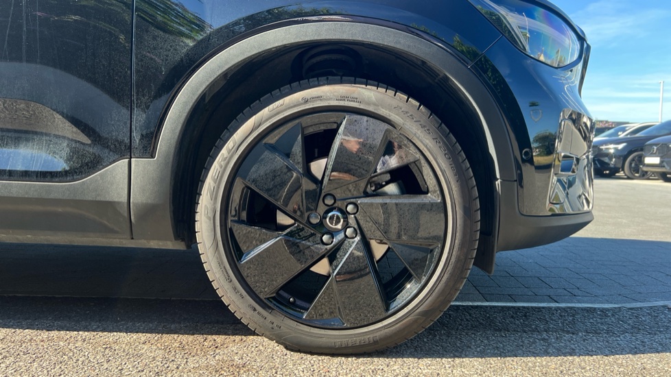 Volvo XC40 2.0 B4P Plus Pro Black Edition 5dr Auto Petrol Estate - Image 9