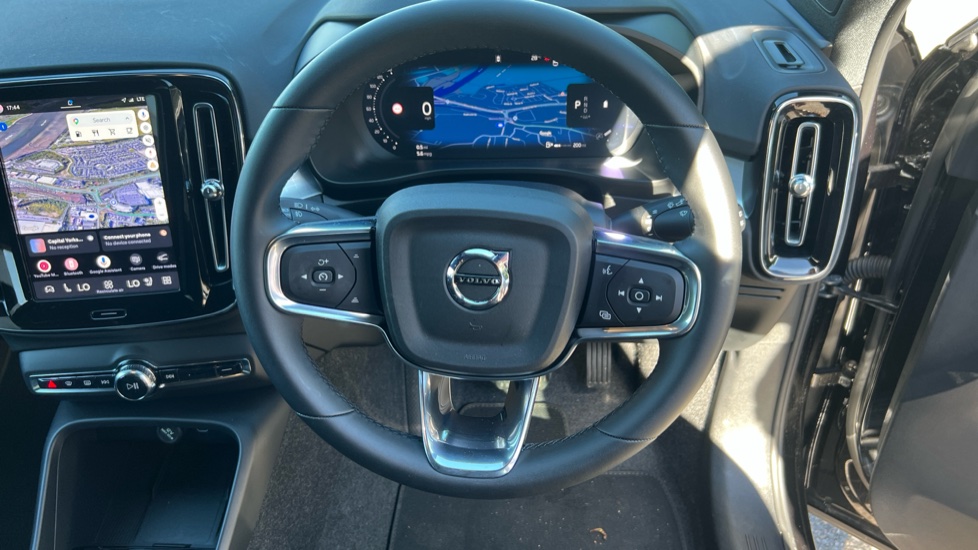 Volvo XC40 2.0 B4P Plus Pro Black Edition 5dr Auto Petrol Estate - Image 10