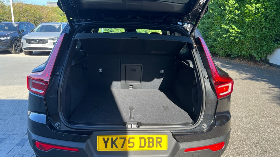 Volvo XC40 2.0 B4P Plus Pro Black Edition 5dr Auto Petrol Estate - Image 13