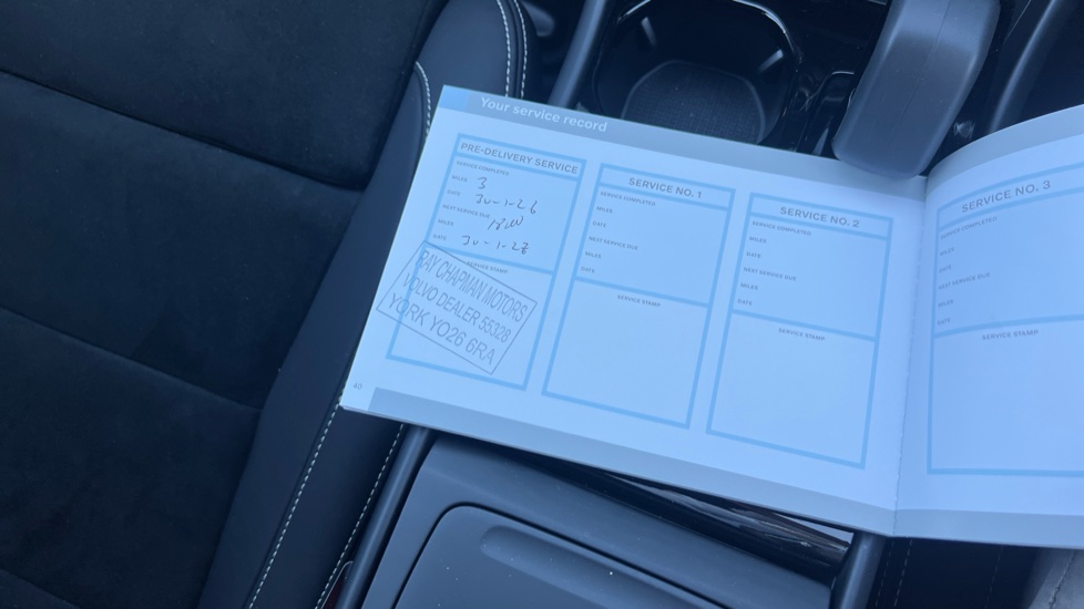 Volvo XC40 2.0 B4P Plus Pro Black Edition 5dr Auto Petrol Estate - Image 14