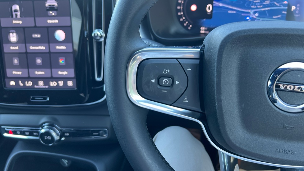 Volvo XC40 2.0 B4P Plus Pro Black Edition 5dr Auto Petrol Estate - Image 19