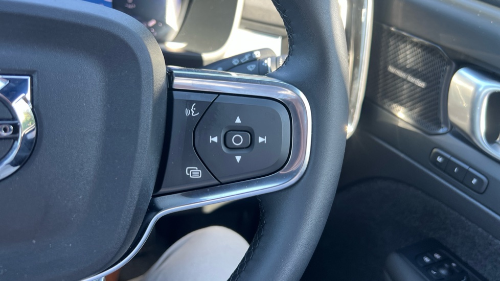 Volvo XC40 2.0 B4P Plus Pro Black Edition 5dr Auto Petrol Estate - Image 20