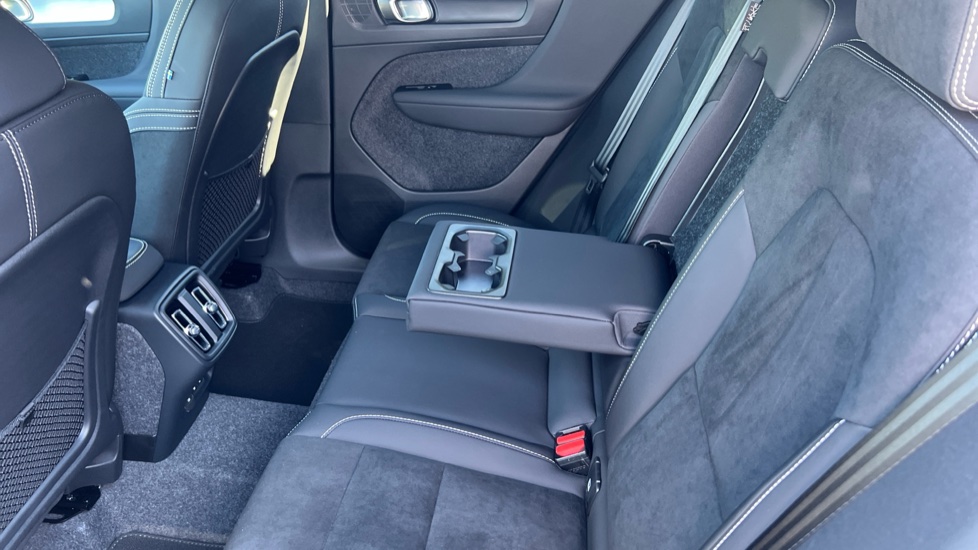 Volvo XC40 2.0 B4P Plus Pro Black Edition 5dr Auto Petrol Estate - Image 30