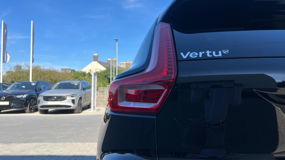 Volvo XC40 2.0 B4P Plus Pro Black Edition 5dr Auto Petrol Estate - Image 33