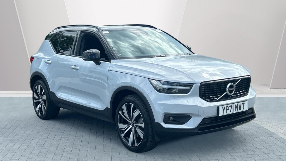 Volvo XC40 1.5 T5 Recharge PHEV R DESIGN Pro 5dr Auto Estate - Image 1