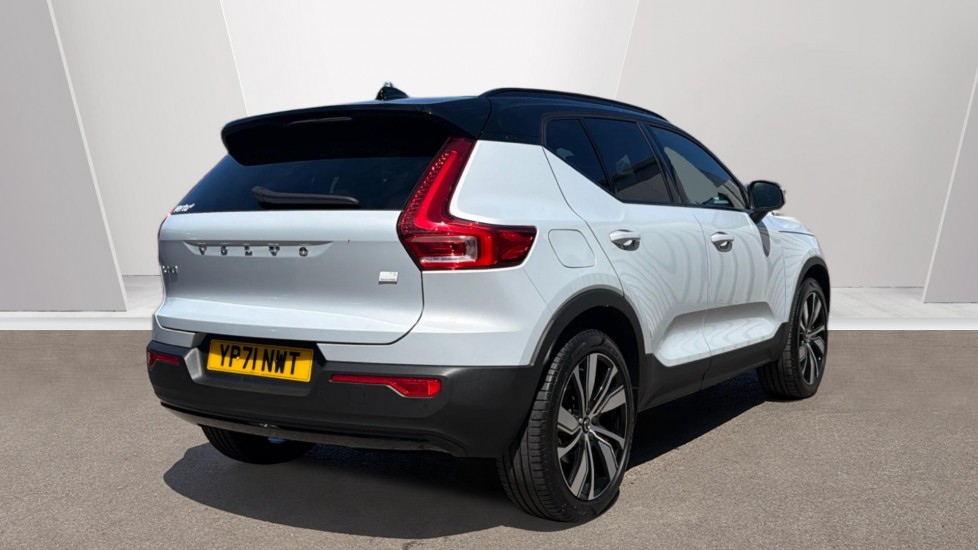 Volvo XC40 1.5 T5 Recharge PHEV R DESIGN Pro 5dr Auto Estate - Image 2