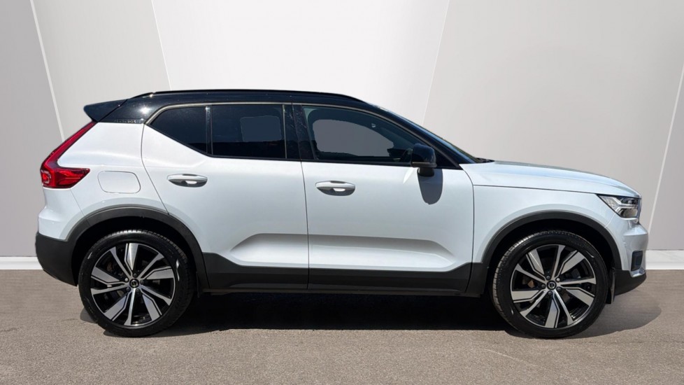 Volvo XC40 1.5 T5 Recharge PHEV R DESIGN Pro 5dr Auto Estate - Image 3