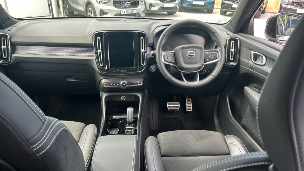 Volvo XC40 1.5 T5 Recharge PHEV R DESIGN Pro 5dr Auto Estate - Image 5