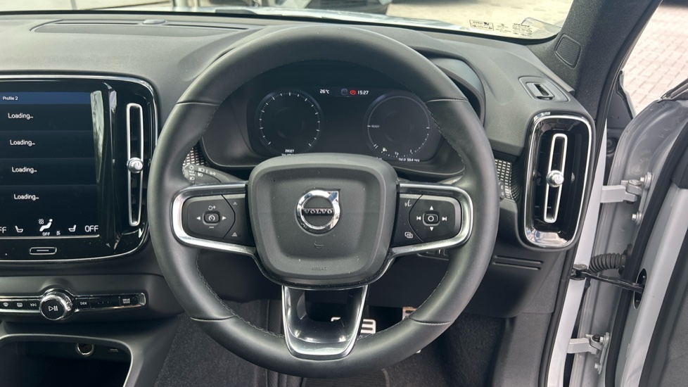 Volvo XC40 1.5 T5 Recharge PHEV R DESIGN Pro 5dr Auto Estate - Image 10