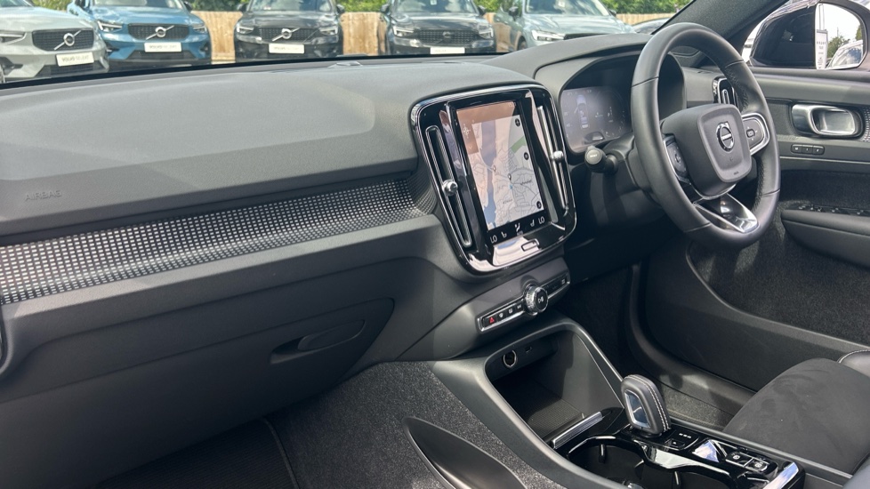 Volvo XC40 1.5 T5 Recharge PHEV R DESIGN Pro 5dr Auto Estate - Image 17