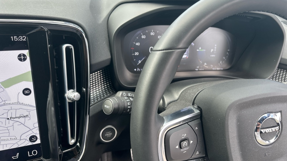 Volvo XC40 1.5 T5 Recharge PHEV R DESIGN Pro 5dr Auto Estate - Image 19