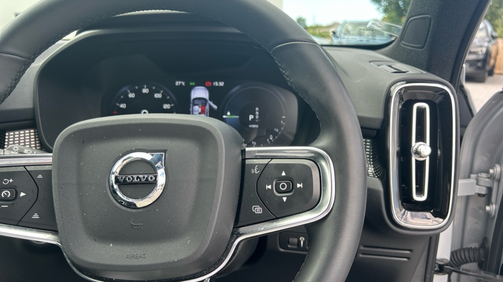 Volvo XC40 1.5 T5 Recharge PHEV R DESIGN Pro 5dr Auto Estate - Image 21