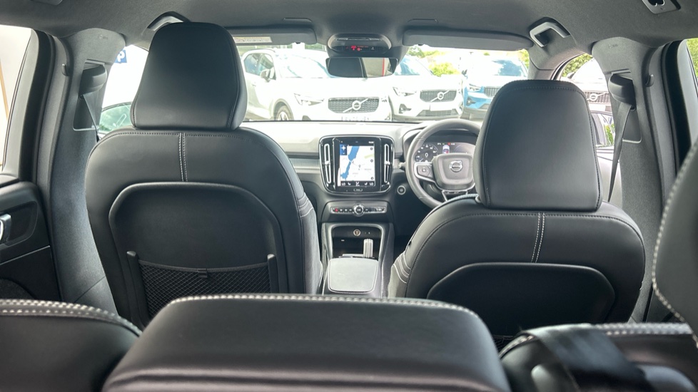 Volvo XC40 1.5 T5 Recharge PHEV R DESIGN Pro 5dr Auto Estate - Image 24
