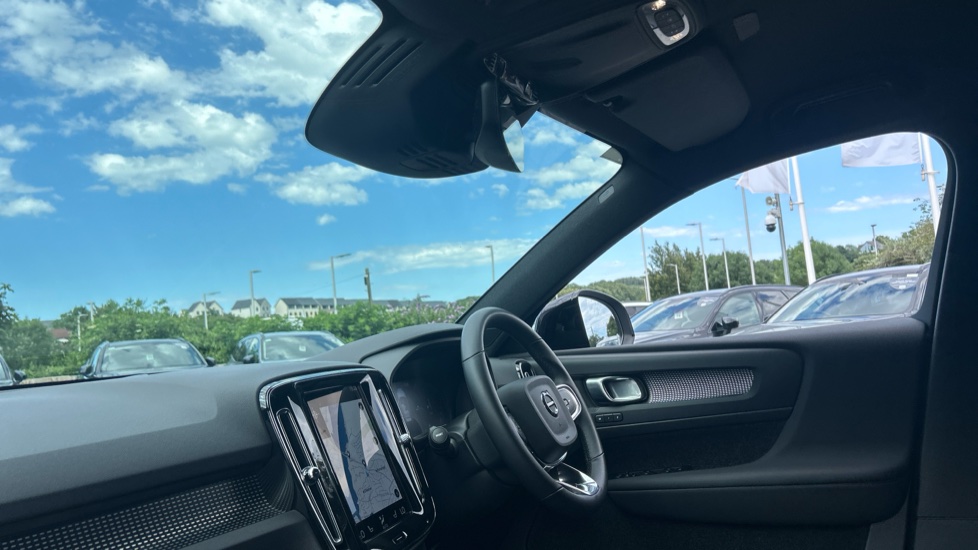 Volvo XC40 1.5 T5 Recharge PHEV R DESIGN Pro 5dr Auto Estate - Image 30