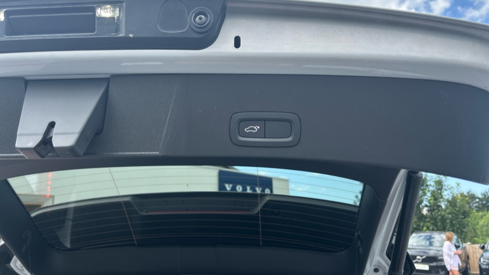 Volvo XC40 1.5 T5 Recharge PHEV R DESIGN Pro 5dr Auto Estate - Image 34