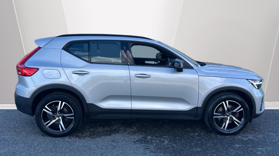Volvo XC40 2.0 B3P Plus Dark 5dr Auto Petrol Estate - Image 3