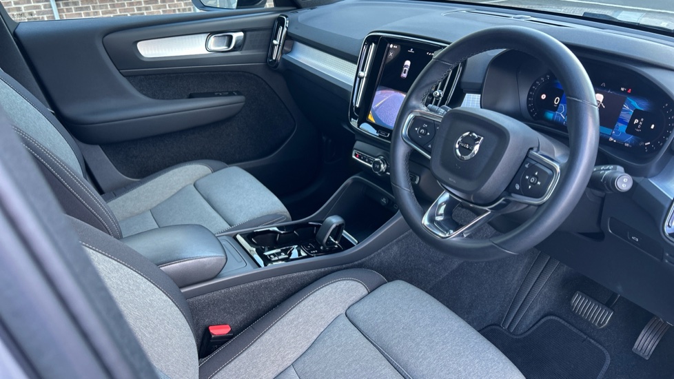 Volvo XC40 2.0 B3P Plus Dark 5dr Auto Petrol Estate - Image 4