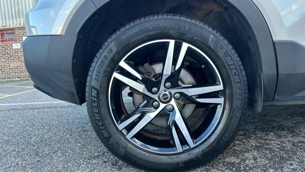 Volvo XC40 2.0 B3P Plus Dark 5dr Auto Petrol Estate - Image 9