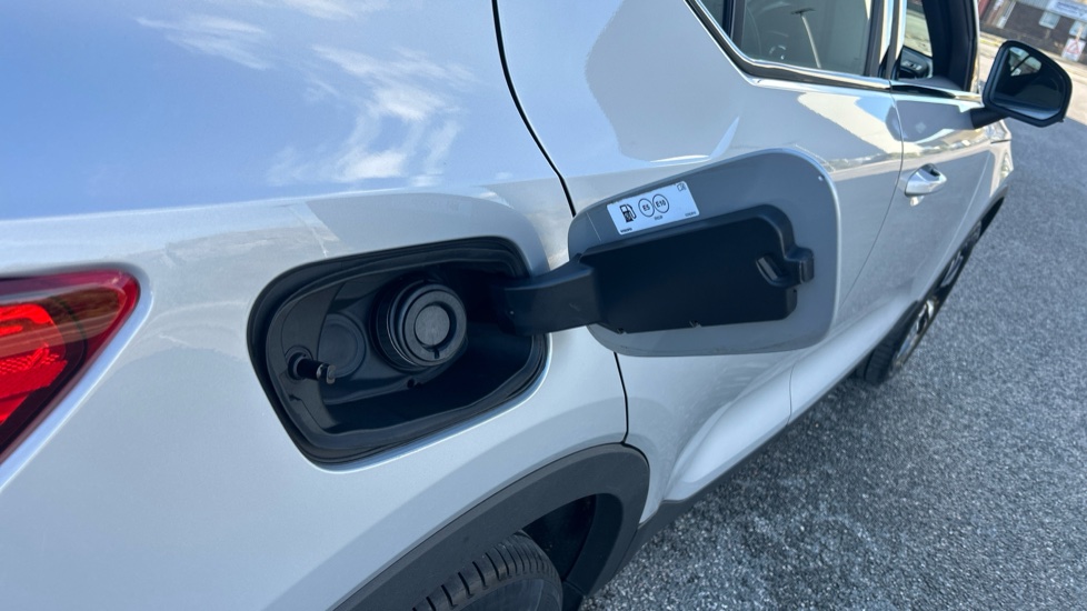Volvo XC40 2.0 B3P Plus Dark 5dr Auto Petrol Estate - Image 16