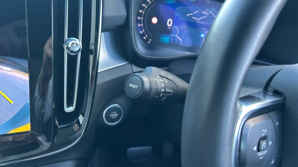 Volvo XC40 2.0 B3P Plus Dark 5dr Auto Petrol Estate - Image 20