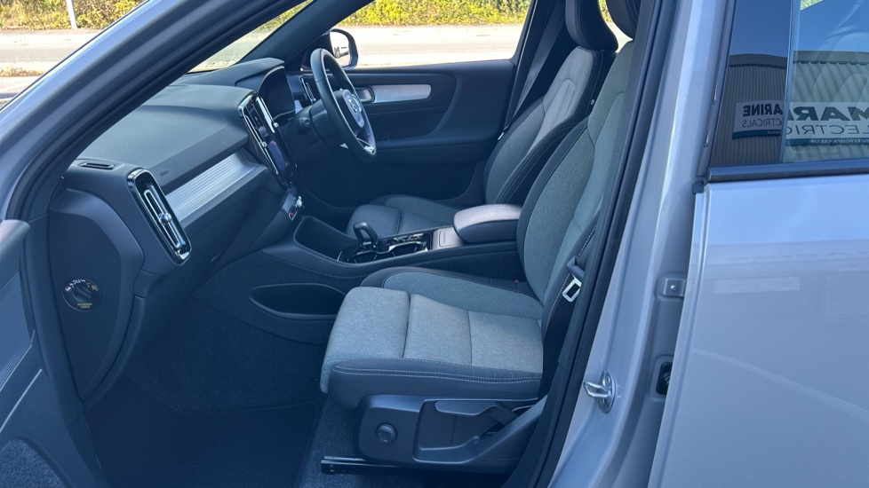 Volvo XC40 2.0 B3P Plus Dark 5dr Auto Petrol Estate - Image 31