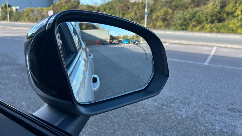 Volvo XC40 2.0 B3P Plus Dark 5dr Auto Petrol Estate - Image 32