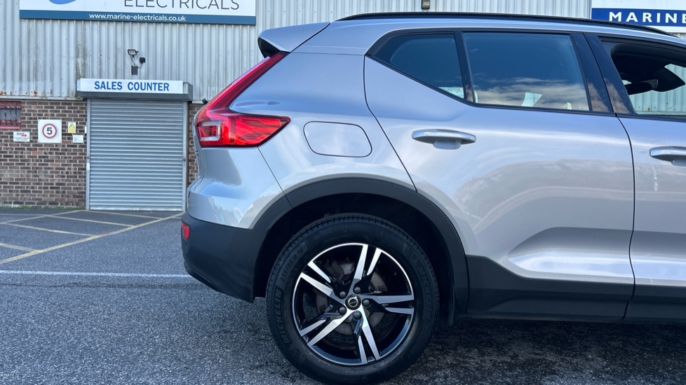 Volvo XC40 2.0 B3P Plus Dark 5dr Auto Petrol Estate - Image 37
