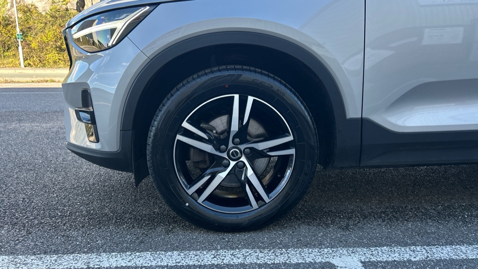 Volvo XC40 2.0 B3P Plus Dark 5dr Auto Petrol Estate - Image 46